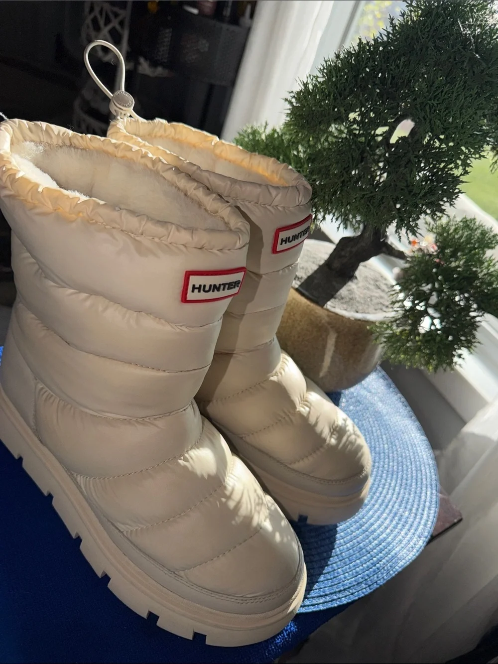 Hunter Women’s Puffer Boots in Cream